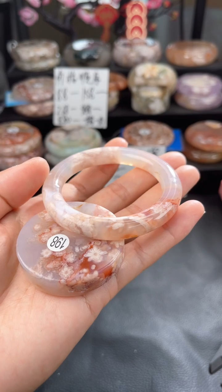 【闪购商品】石英质玉手镯未镶嵌52