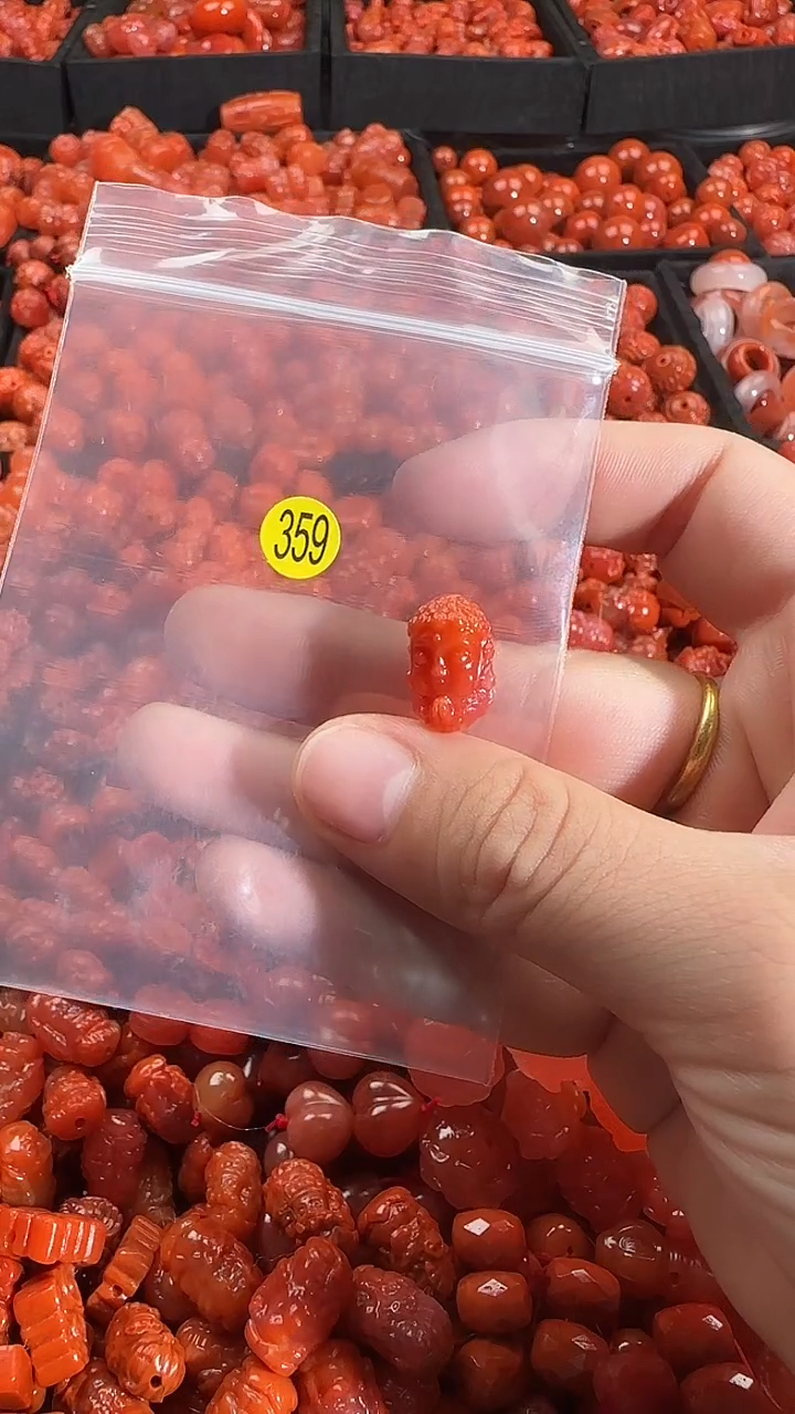 颈饰未镶嵌南红玛瑙1