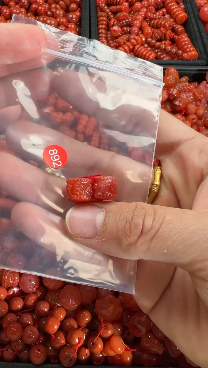 【闪购商品】南红玛瑙颈饰未镶嵌1