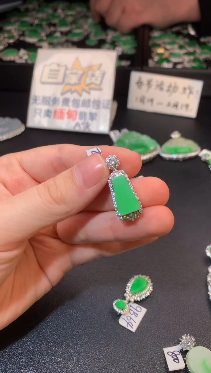 【闪购商品】翡翠颈饰银S925镶嵌翡翠1