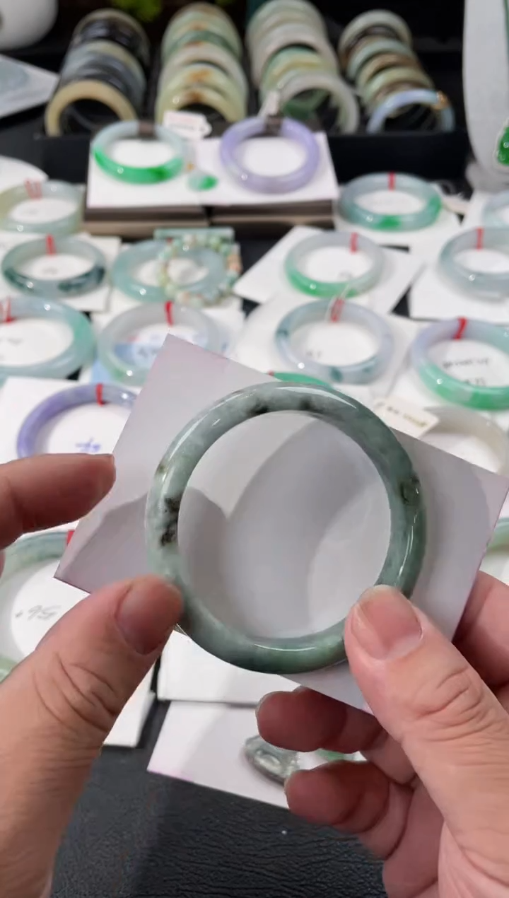 【闪购商品】翡翠手镯未镶嵌有纹裂