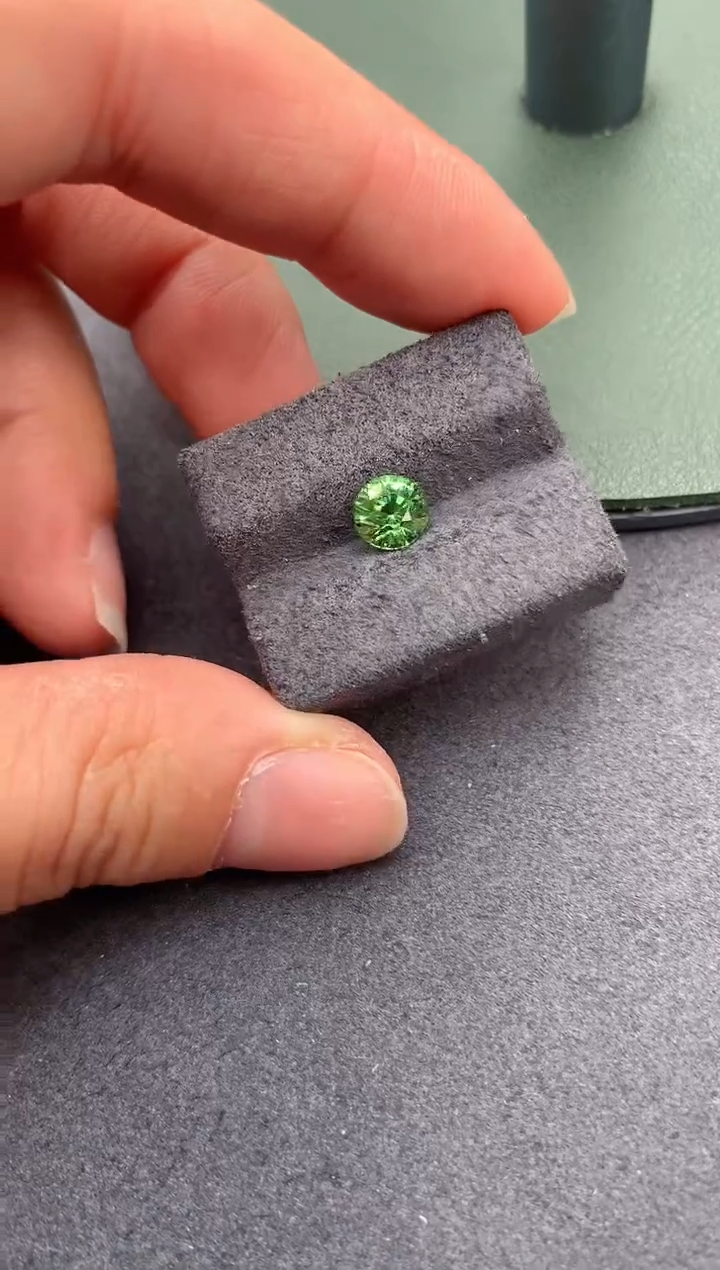 【闪购商品】石榴石（沙弗莱）裸石未镶嵌1ct沙弗莱