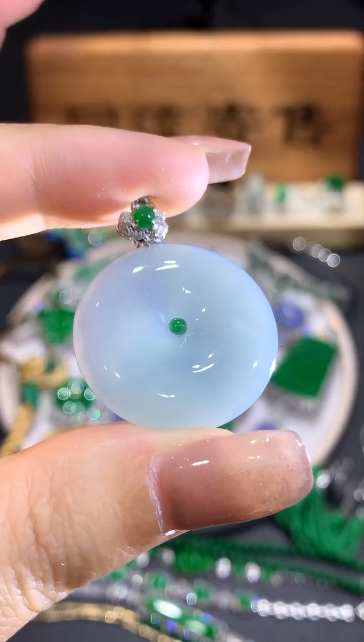 【闪购商品】翡翠颈饰18K金镶嵌团购