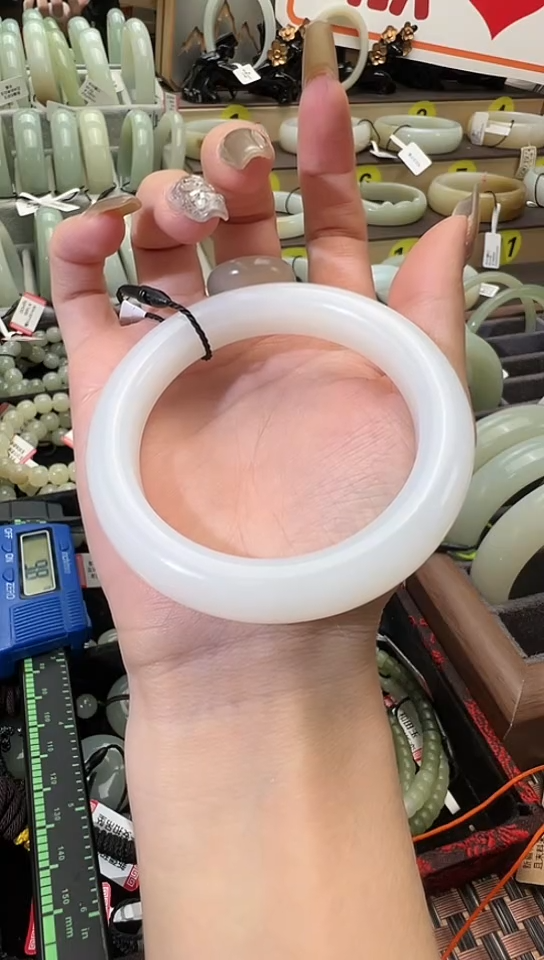 【闪购商品】和田玉手镯未镶嵌且末料天泰白玉手镯52+