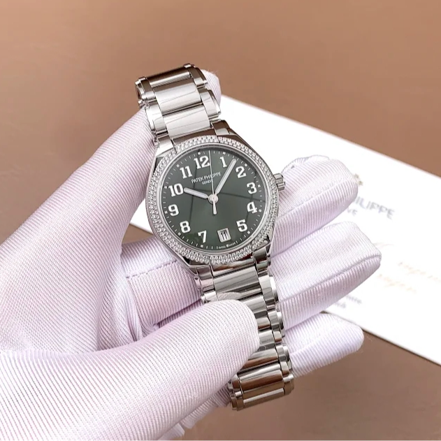 未使用 Patek Philippe/百达翡丽 7300卡25年百达翡丽女表7817650