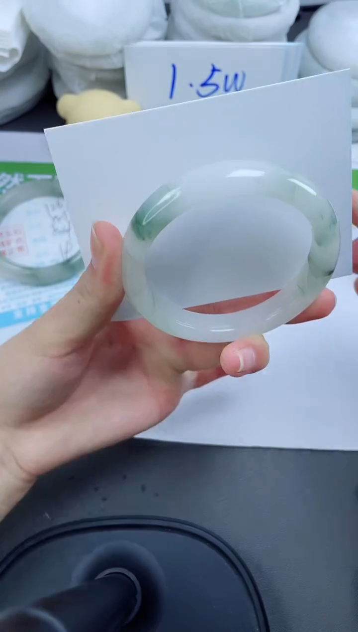 【闪购商品】石英质玉手镯未镶嵌127-56.4