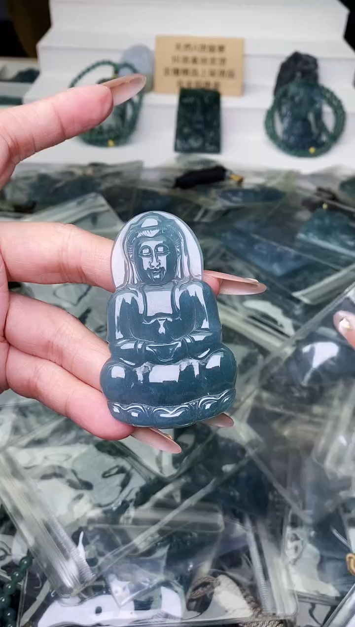 颈饰未镶嵌翡翠 