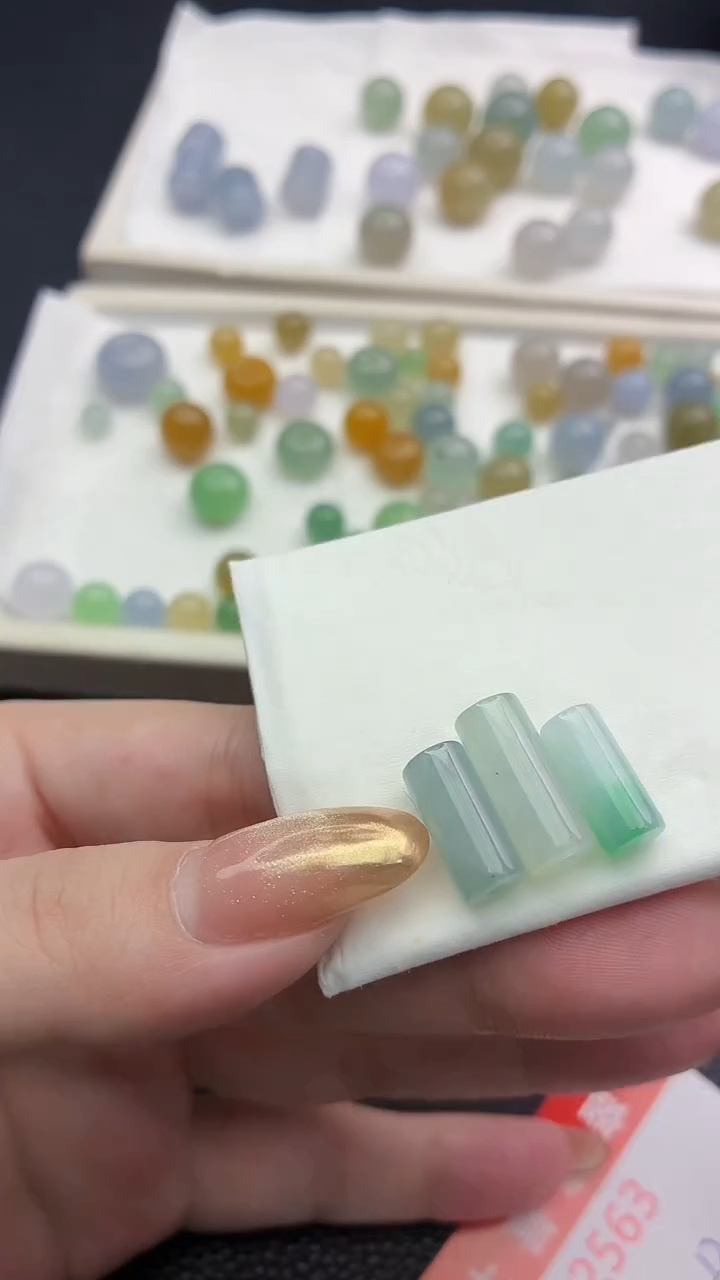 未镶嵌定制翡翠邻**兔珠子