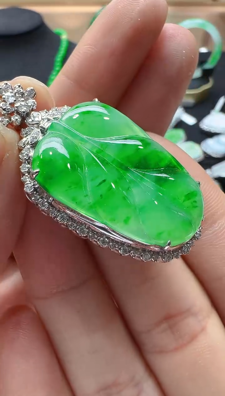 【闪购商品】翡翠吊坠(不含链)18K金镶嵌多样性发货拍一发一