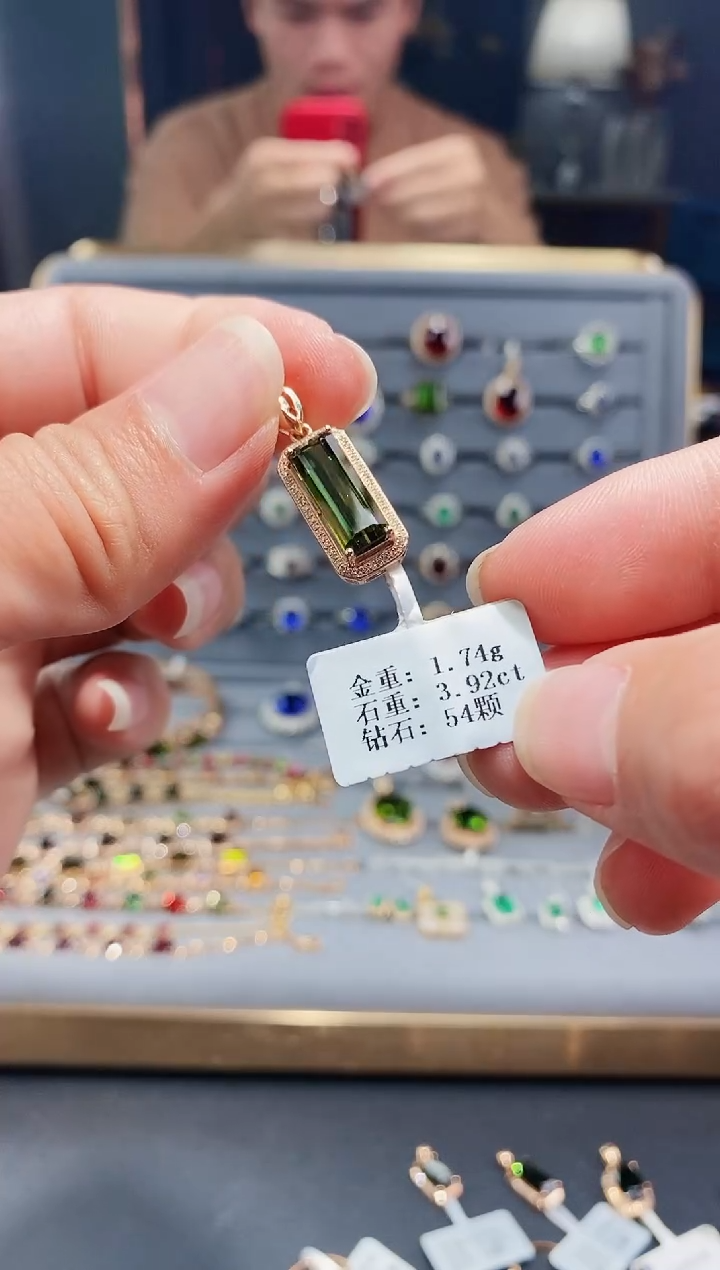 【闪购商品】碧玺颈饰18K金镶嵌3.92.