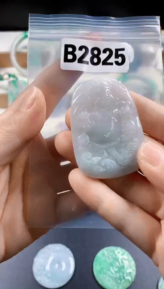 颈饰未镶嵌翡翠天然翡翠吊坠挂件