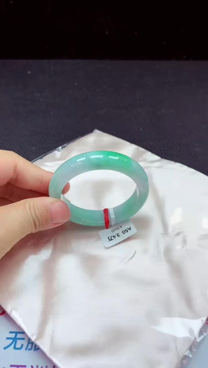 【闪购商品】翡翠手镯未镶嵌镯子50+