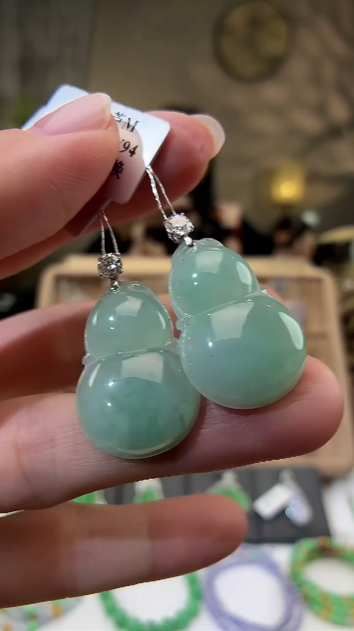 颈饰18K金镶嵌翡翠葫芦 多样性发货