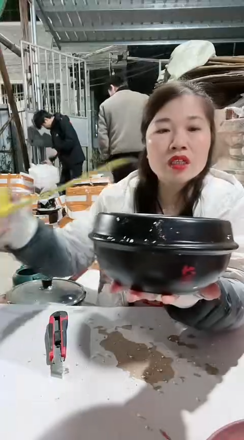 【闪购商品】瑕疵黑色大砂锅碗，，