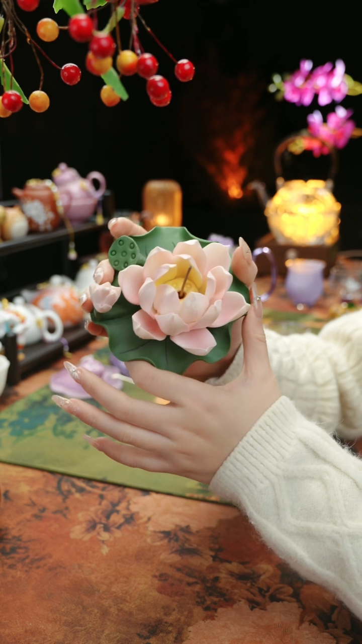 【闪购商品】陶瓷荷花摆件香插