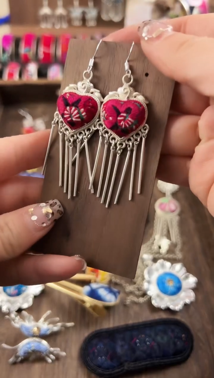 【闪购商品】织绣民族风老绣饰品172