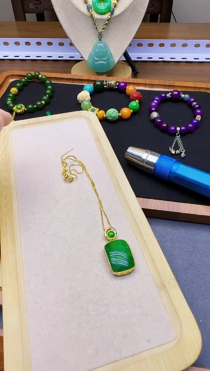 吊坠(赠链)14K金镶嵌翡翠D18        