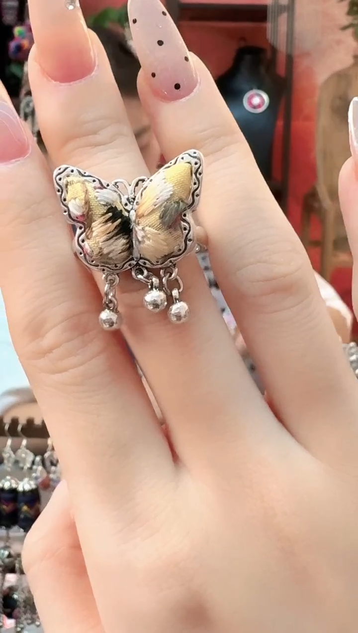 织绣云织谣老绣饰品118