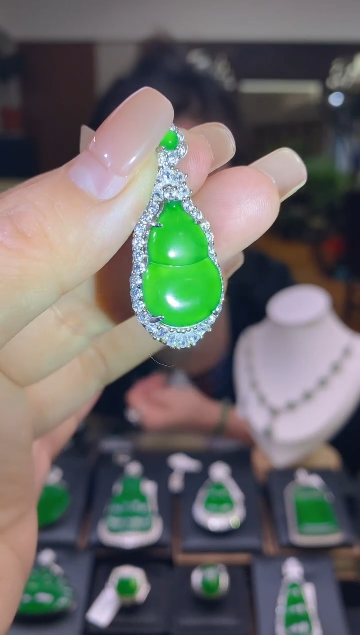 【闪购商品】翡翠吊坠(不含链)未镶嵌翡翠吊坠