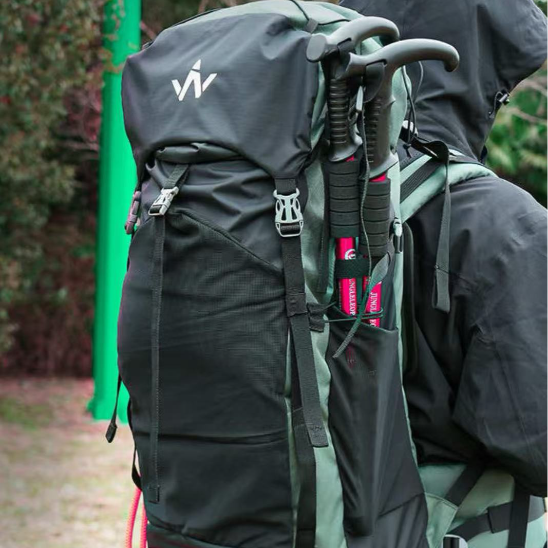 GEOPACK  W50L登山户外徒步男女双肩背包9成新样品（颜色随机）