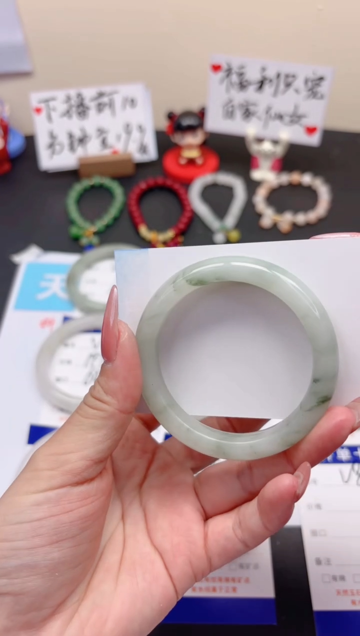 【闪购商品】石英质玉手镯未镶嵌v80