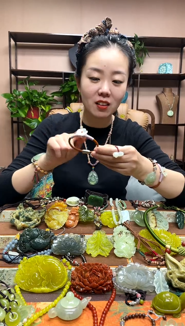 未镶嵌岫玉吊坠多样性发货发其中之一