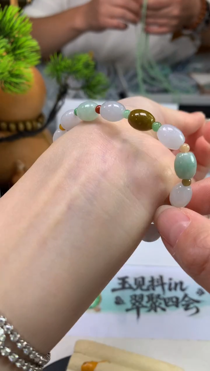 颈饰未镶嵌翡翠M*.---121715