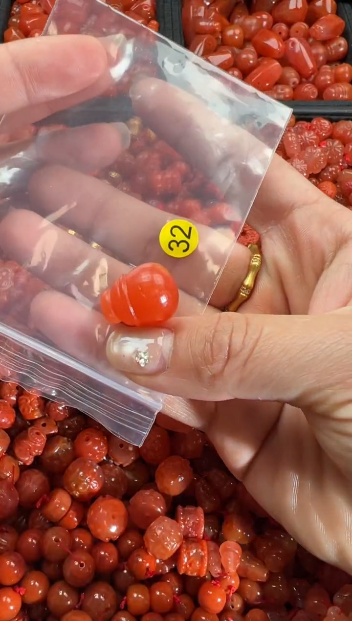 【闪购商品】南红玛瑙颈饰未镶嵌1