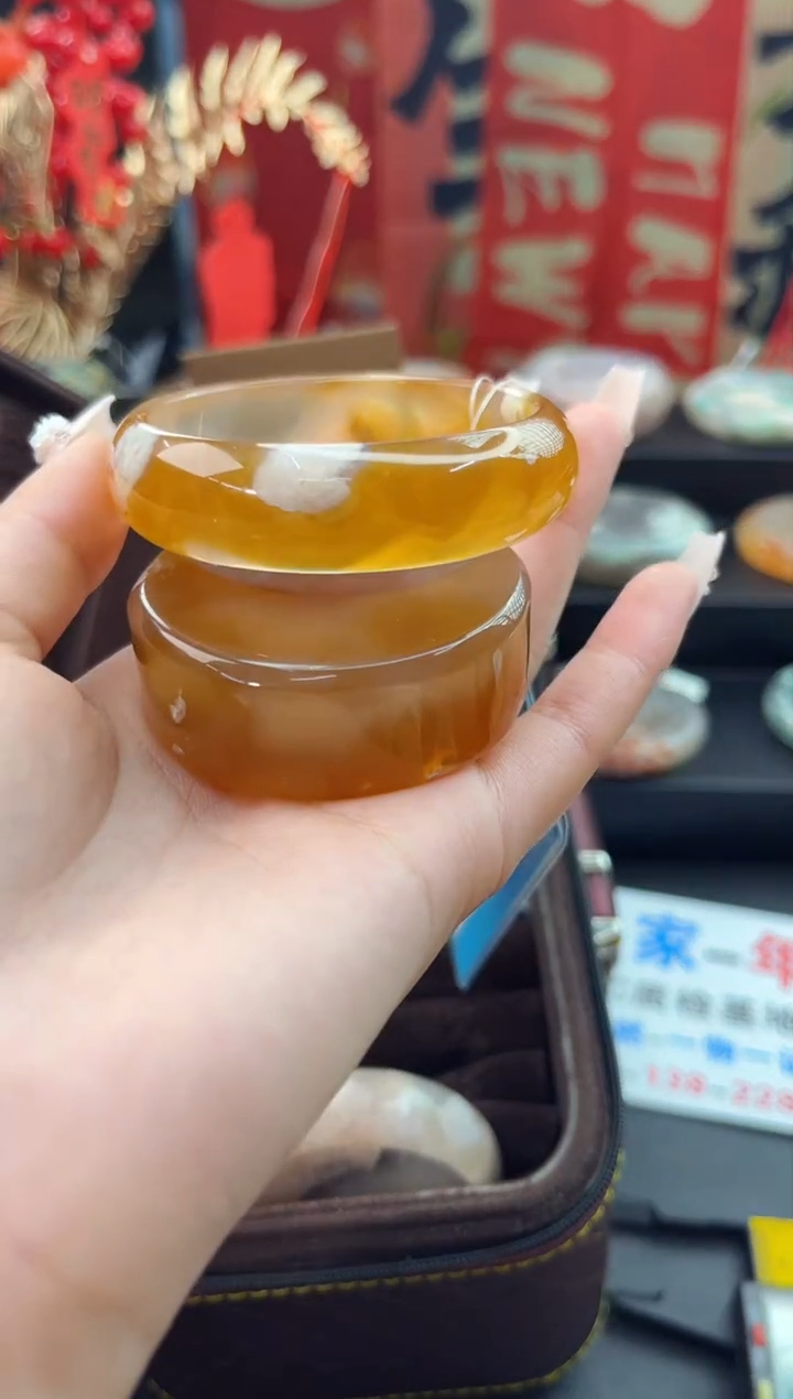 【闪购商品】石英质玉手镯未镶嵌赠送镯心（53圈口）