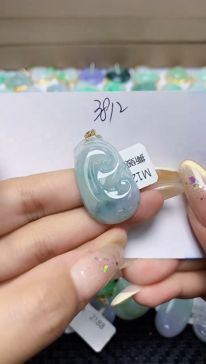 翡翠挂件18K金镶嵌天然翡翠A货