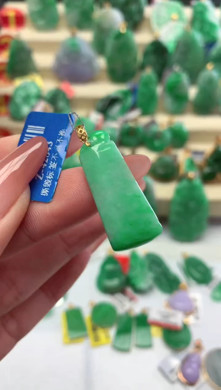 【闪购商品】翡翠颈饰18K金镶嵌挂件