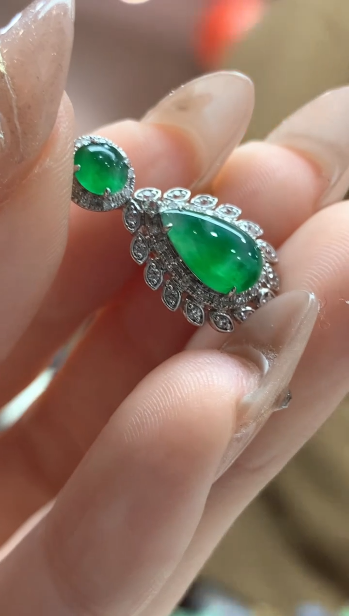 【闪购商品】翡翠吊坠(不含链)18K金镶嵌水滴