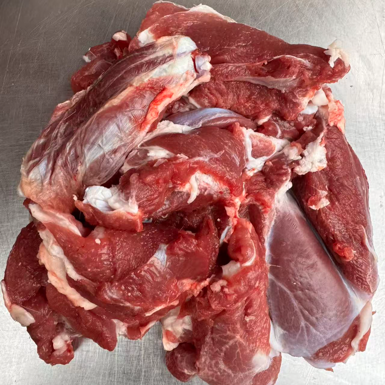 每天新鲜现宰跑山羊羊腿肉