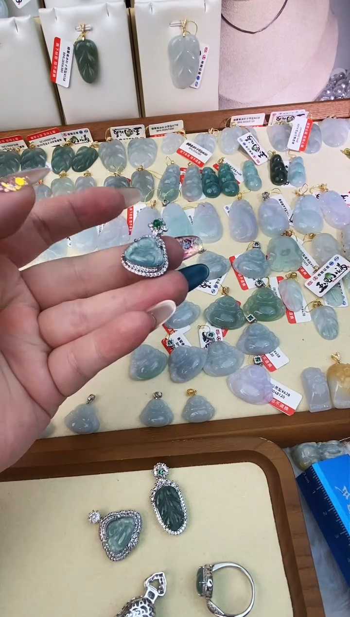 【闪购商品】翡翠颈饰未镶嵌天然缅甸翡翠A货颈饰配绳带礼盒