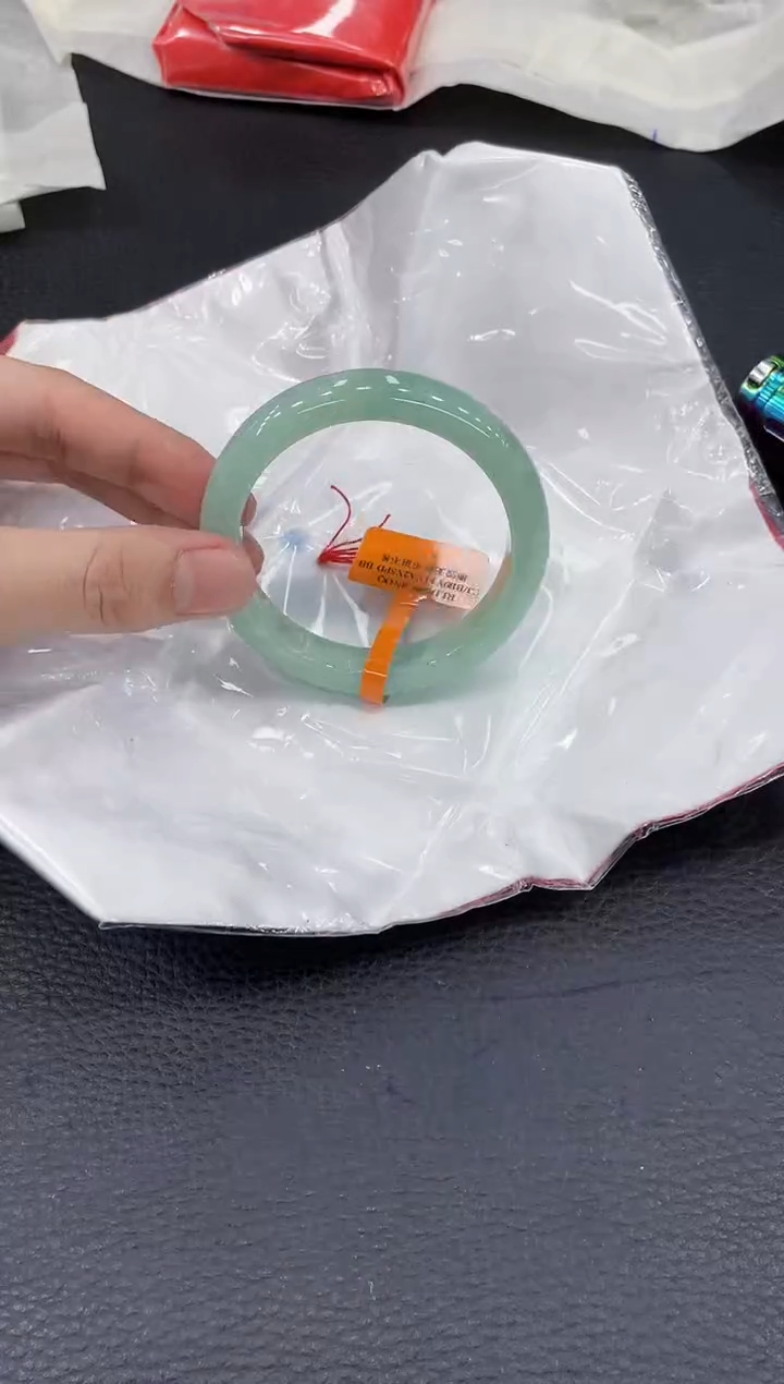 【闪购商品】翡翠手镯未镶嵌手镯