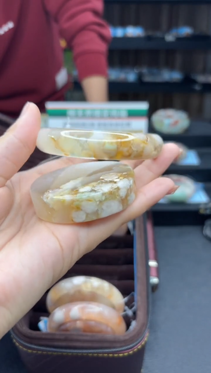 【闪购商品】石英质玉手镯未镶嵌84（59圈赠送镯心）