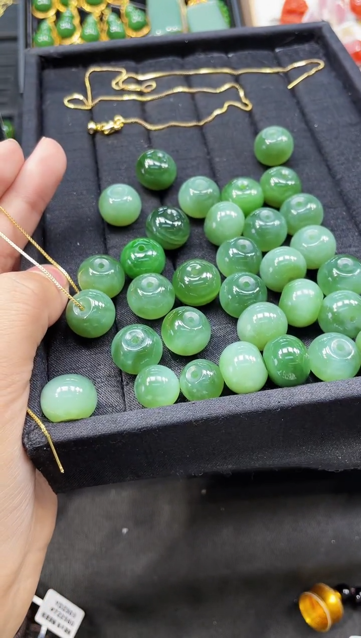 【闪购商品】和田玉吊坠未镶嵌多样性发一（配链）