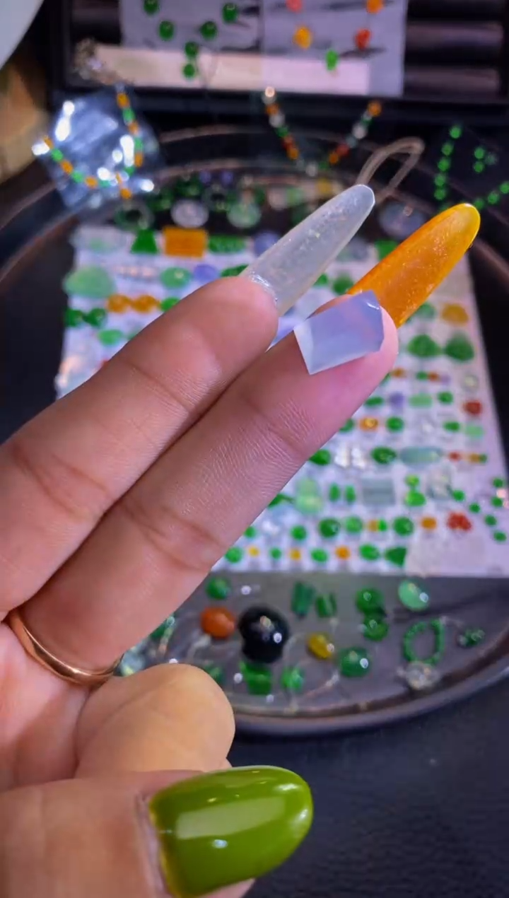 翡翠挂件未镶嵌切割