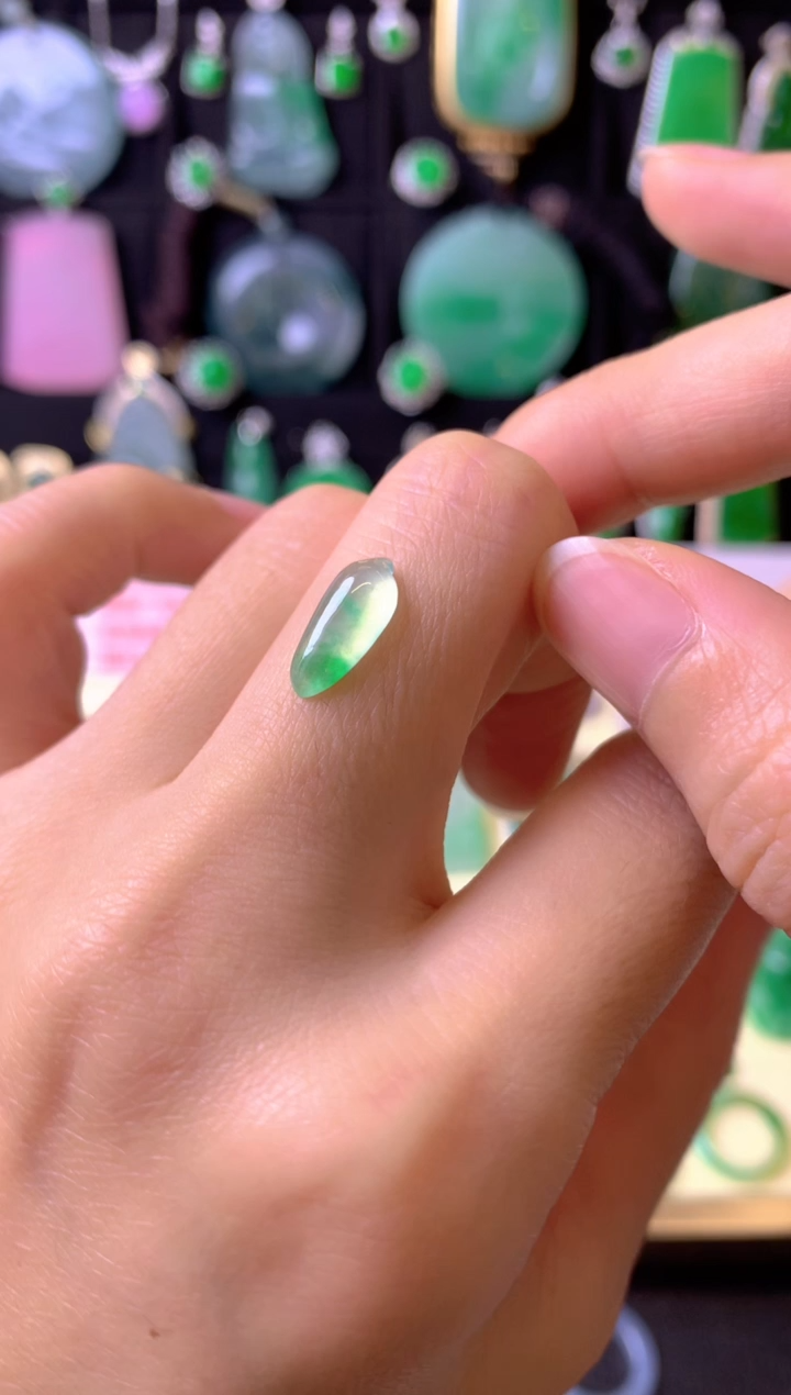 定制翡翠未镶嵌1裸玉（客户意向镶嵌）