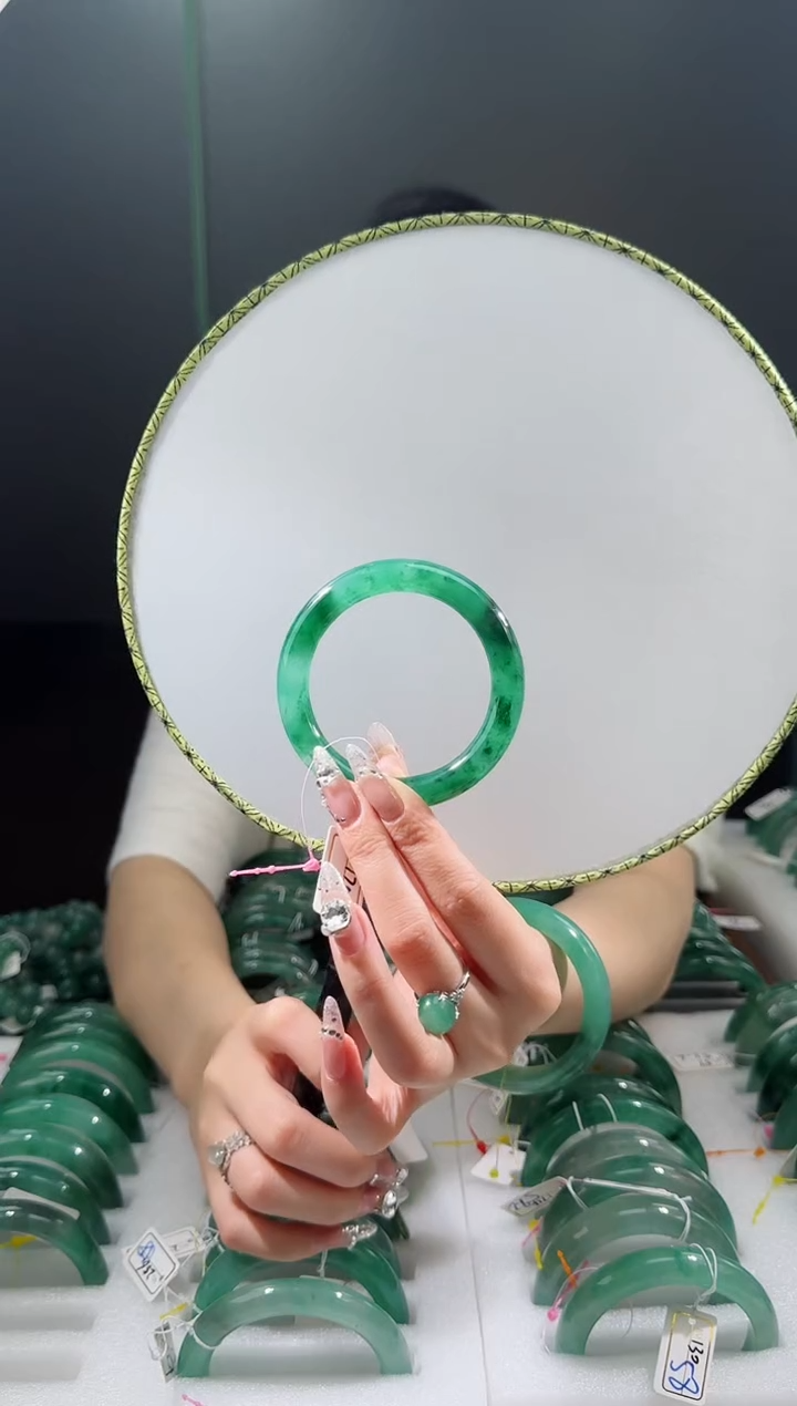 【闪购商品】石英质玉手镯未镶嵌17