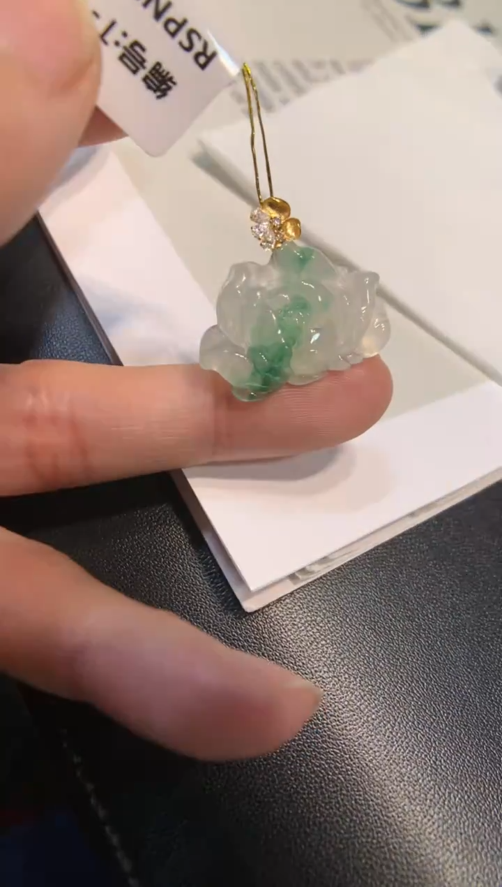 颈饰18K金镶嵌翡翠莲花