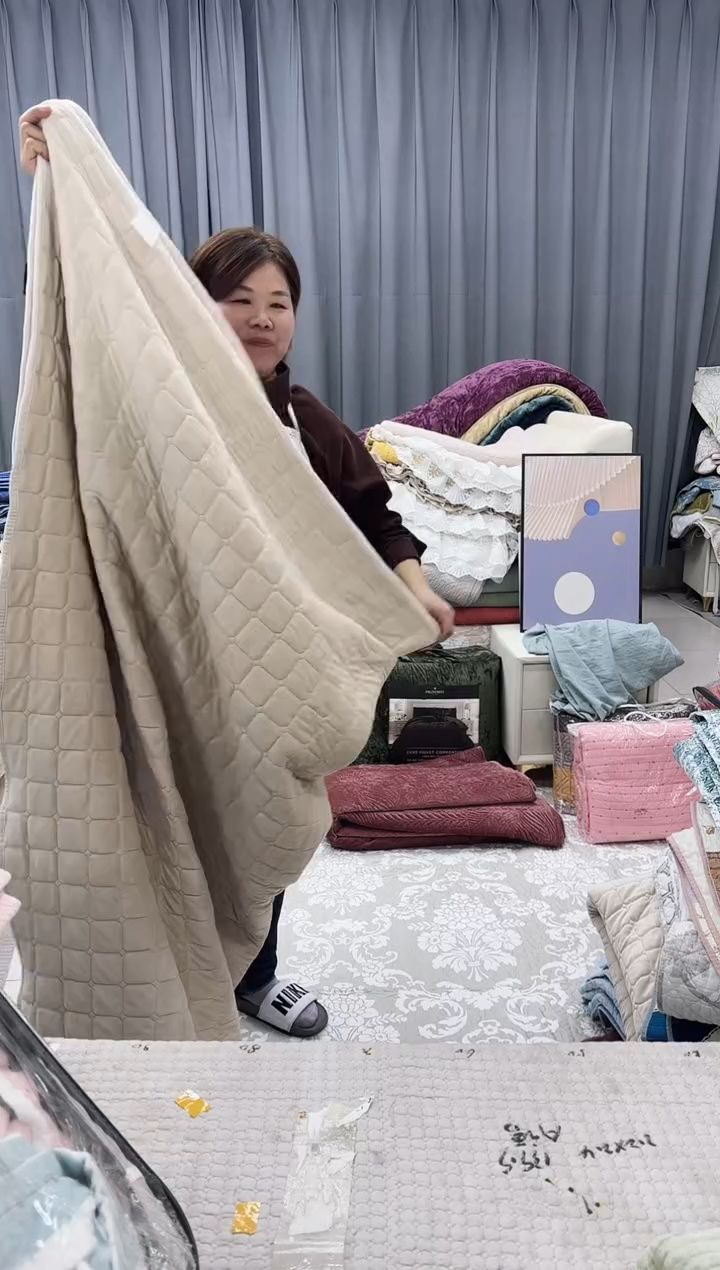 棉1.5*2.0米色天鹅绒毯子