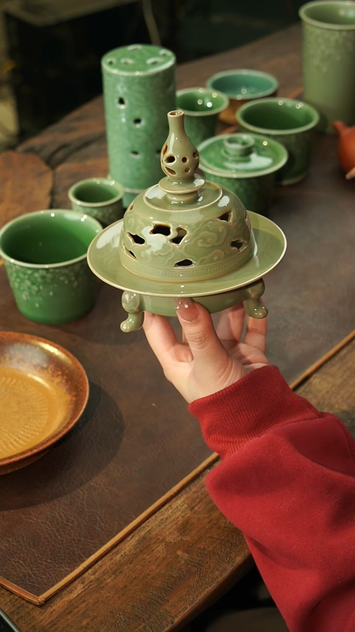 【闪购商品】瓷片越窑 祥云天香炉