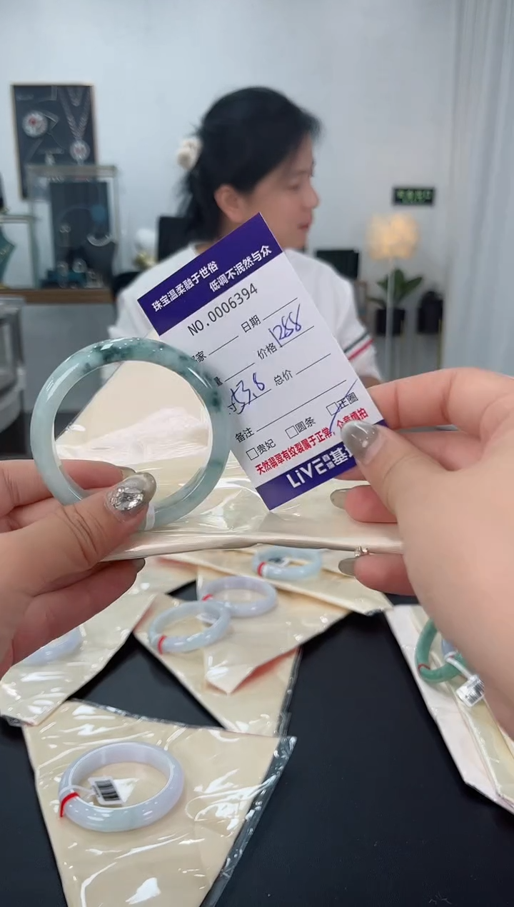 【闪购商品】翡翠手镯未镶嵌天然翡翠A货