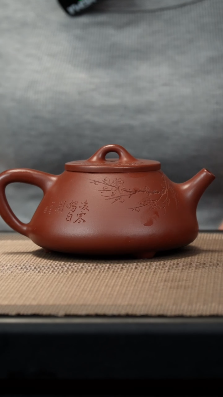 茶壶紫砂红皮龙刻绘平盖260cc