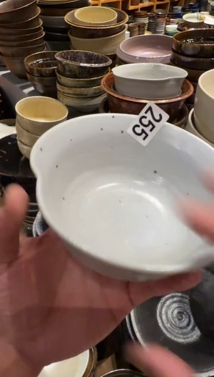 瓷片255  粗陶水泥灰花瓣碗1个