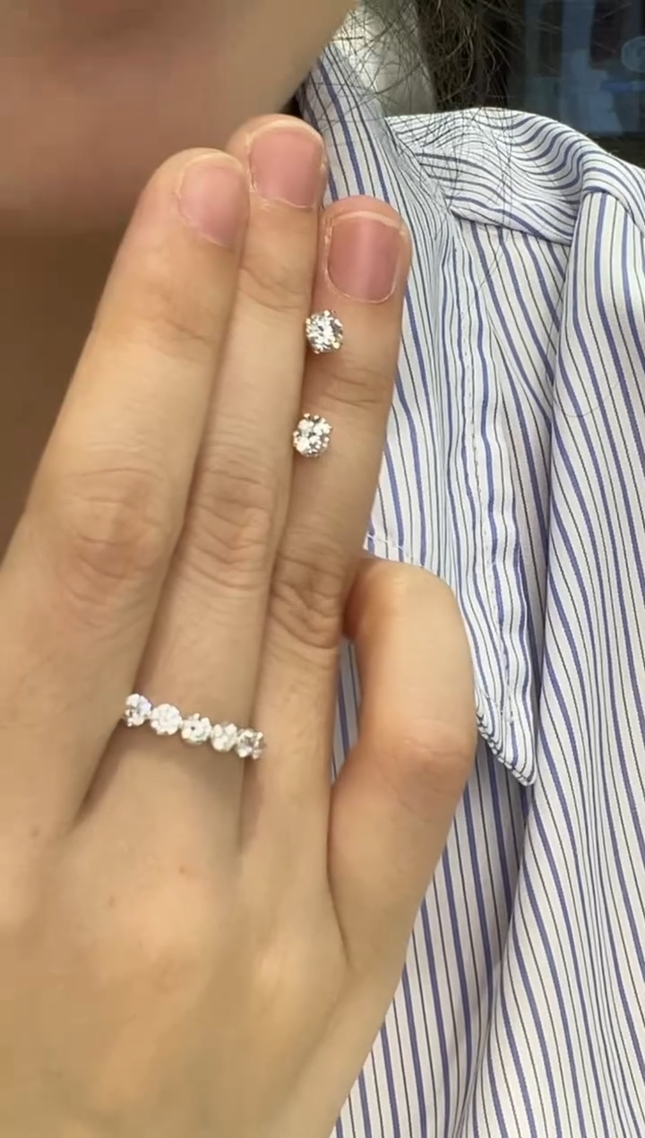 18K金镶嵌耳饰合成钻石四爪耳钉50分