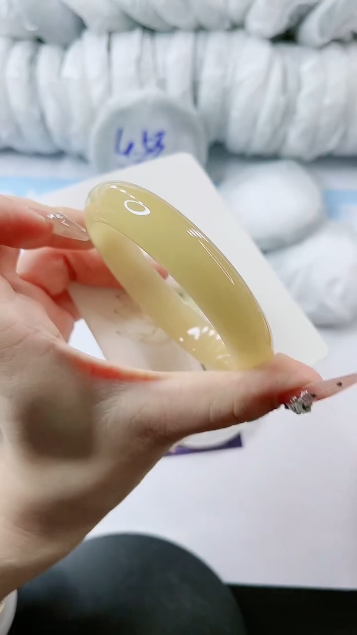 【闪购商品】石英质玉手镯未镶嵌多样性发货V425