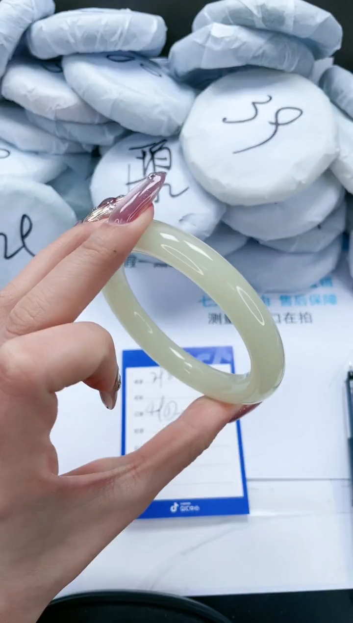 【闪购商品】石英质玉手镯未镶嵌298-61.2