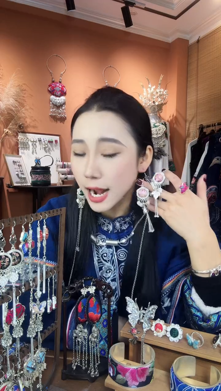 【闪购商品】刺绣纯手工民族风耳环